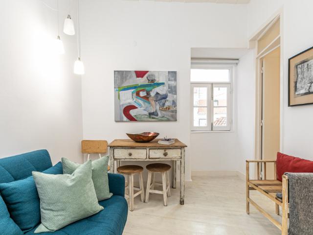 Central and bright one bedroom apartment in Alfama