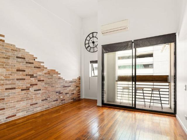 Central and spacious 2 bedroom loft apartment in Fortitude Valley