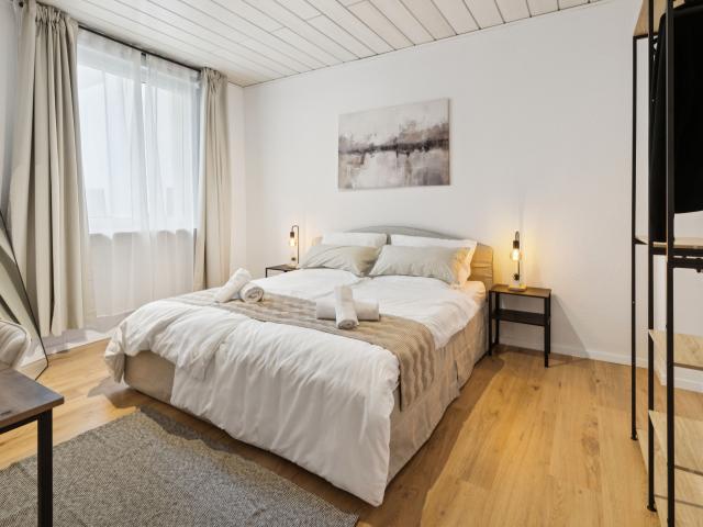 Central Apartment with Balcony near Main Station & Exhibition Centre