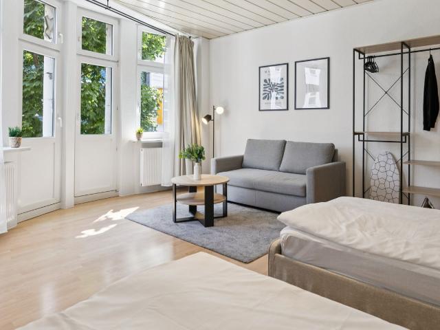 Central Apartment with Balcony near Main Station & Exhibition Centre, Essen Amsterdam Apartments for Rent