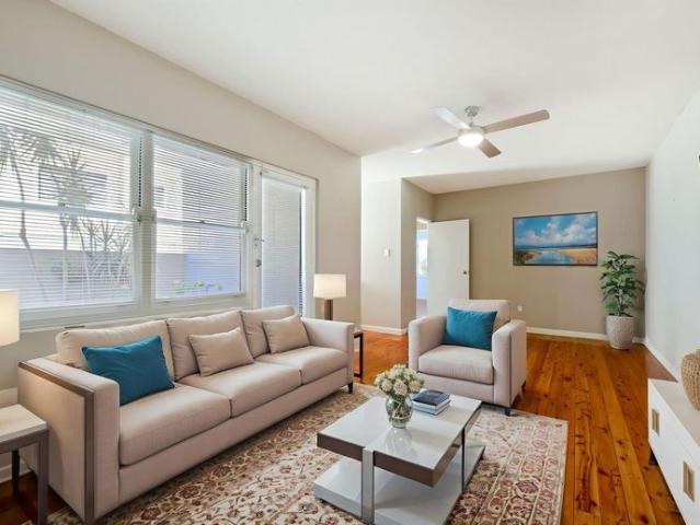 Central Apartment with Private Courtyard