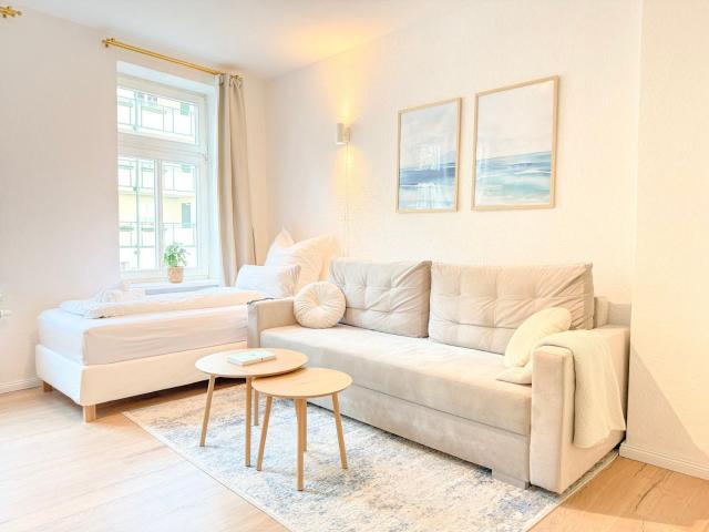 Central apartment with private balcony overlooking the garden | 600m to the main train station | Free Netflix