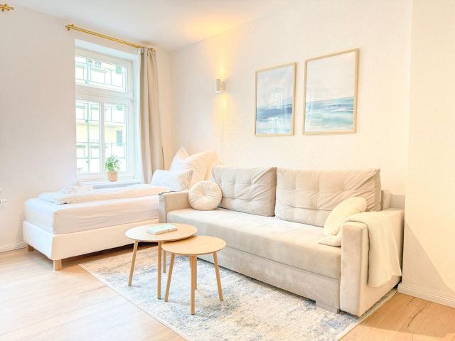 Central apartment with private balcony overlooking the garden | 600m to the main train station | Free Netflix, Rostock Amsterdam Apartments for Rent