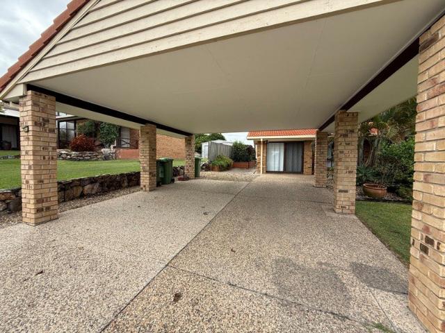 Central Ashmore comfortable family home with solar in quiet street