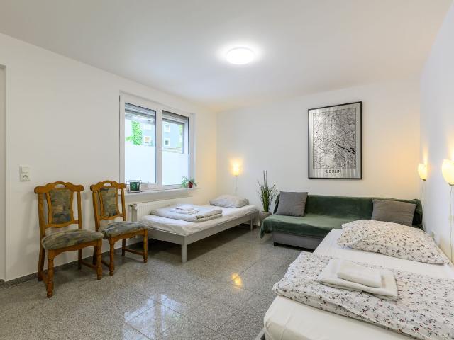 Central but in a quiet location furnished 2 rooms flat in Cologne Deutz with a direct connection to the Fair, Koln Amsterdam Apartments for Rent