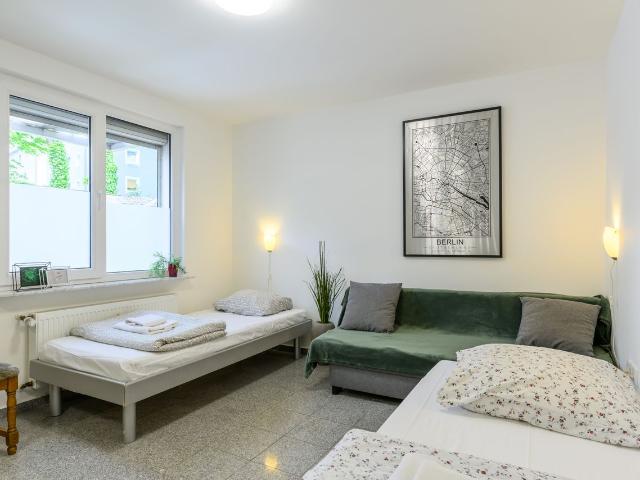 Central but in a quiet location furnished 2 rooms flat in Cologne Deutz with a direct connection to the Fair, Koln Amsterdam Apartments for Rent