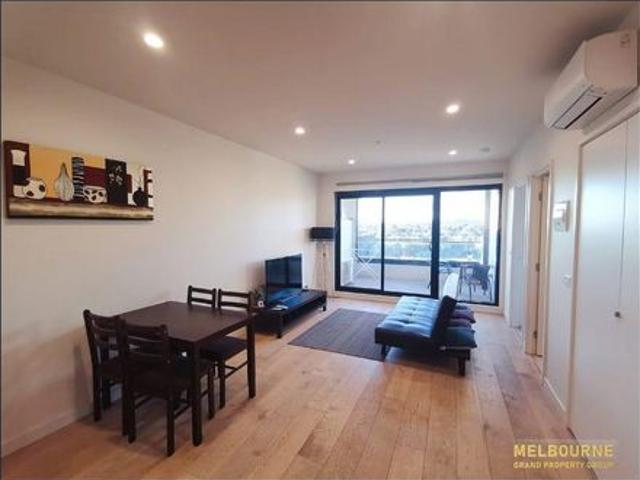Central Box Hill Residence with Park View