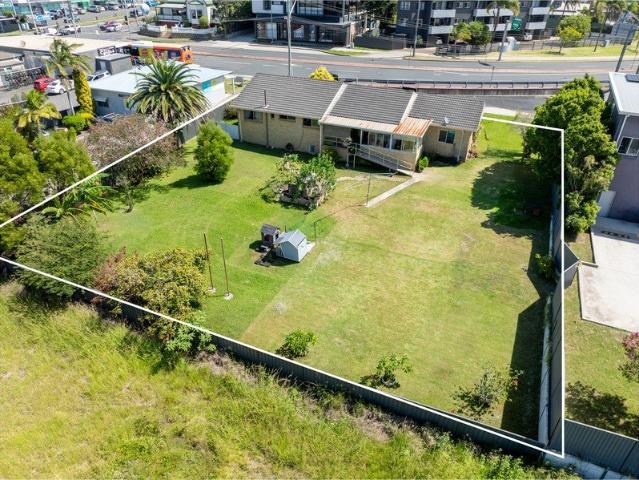 Central CBD home on 1366sqm  development potential