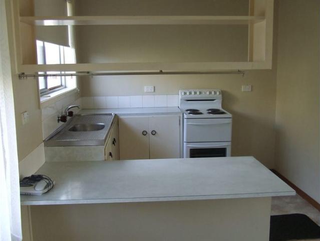 CENTRAL CBD LIVING ONE BEDROOM UNIT