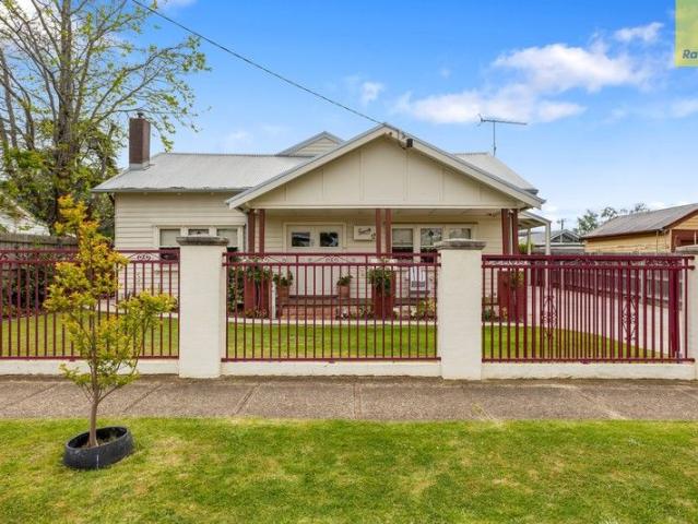 CENTRAL CHARMING RENOVATED CHARACTER HOME