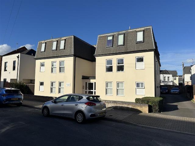 Central Cheltenham GL50, 1 bed flat to rent, £950 pcm | PrimeLocation