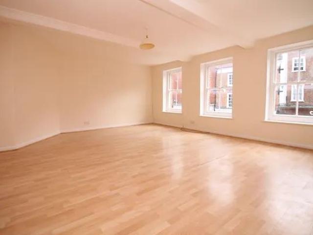 Central Chichester 3 bedroom apartment to rent