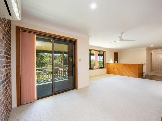 Central Coffs Harbour Home with Hinterland Views