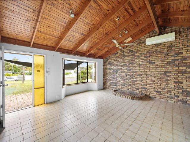 Central Coolum Location Walk to Beach