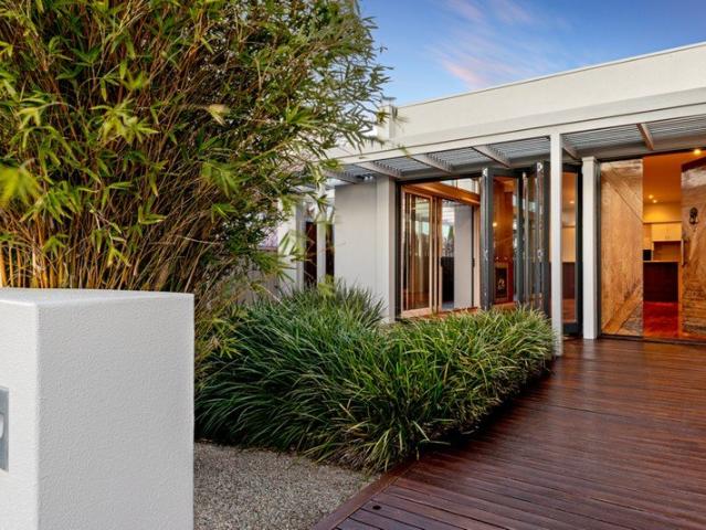Central Convenience, Contemporary Comfort