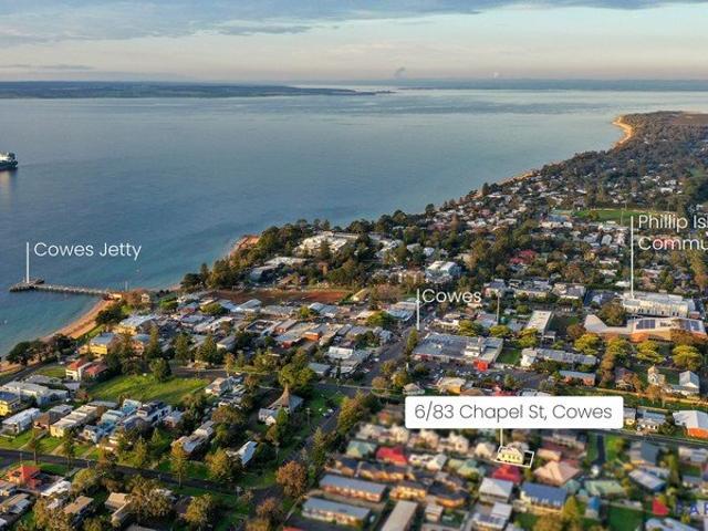 Central Cowes Townhouse with Water Views