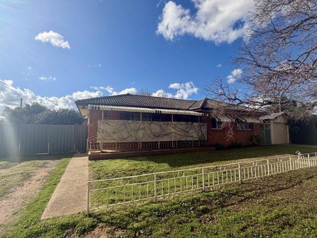 Central Dubbo Convenience 3 Bedroom Brick Home