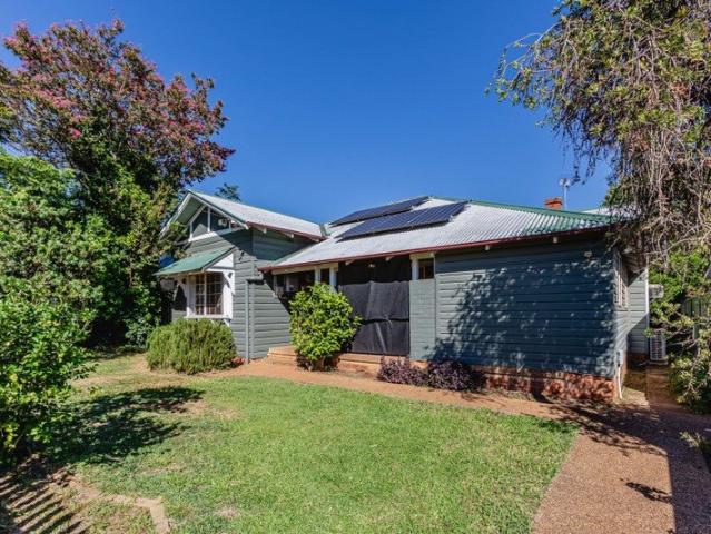 Central Dubbo Living With Rear Lane Access!