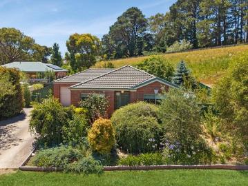 Central Daylesford Living with Comfort, Space & Convenience