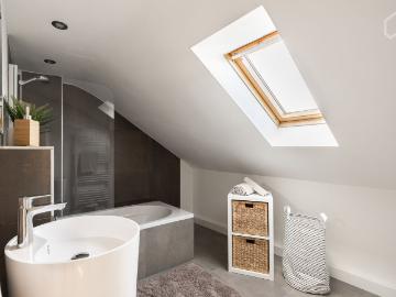 Central designer flat on top floor, close to city center and Cologne fair, Koln Amsterdam Apartments for Rent