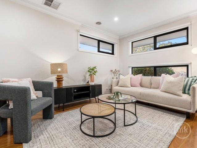 Central Eltham locale, with master bedroom on the ground floor