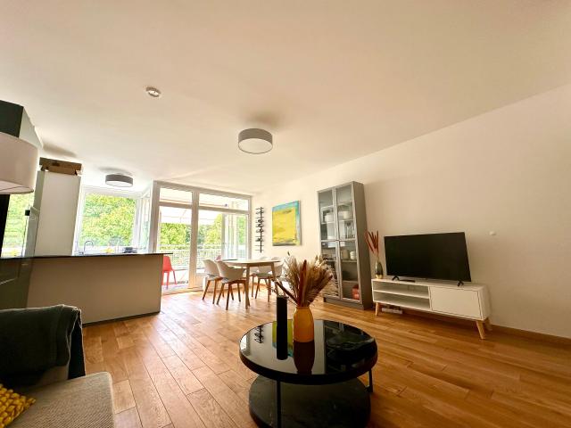 Central & fully renovated 3 room apartment with loggia and green view temporary