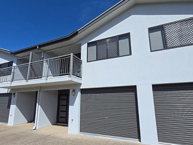 CENTRAL FURNISHED 2 BED TOWNHOUSE