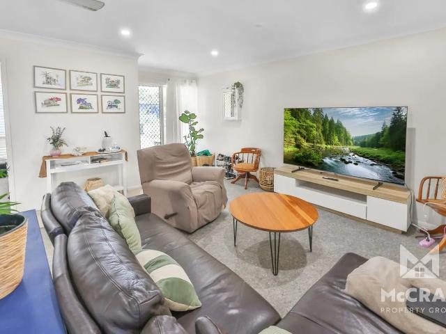 CENTRAL, FURNISHED, MODERN FAMILY HOME $650PW