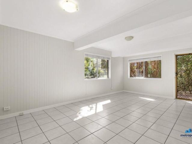 CENTRAL FAMILY 4 BEDROOM HOUSE!
