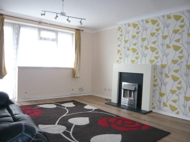 Central Feltham, Feltham 2 bed flat to rent £1,500 pcm £346 pw