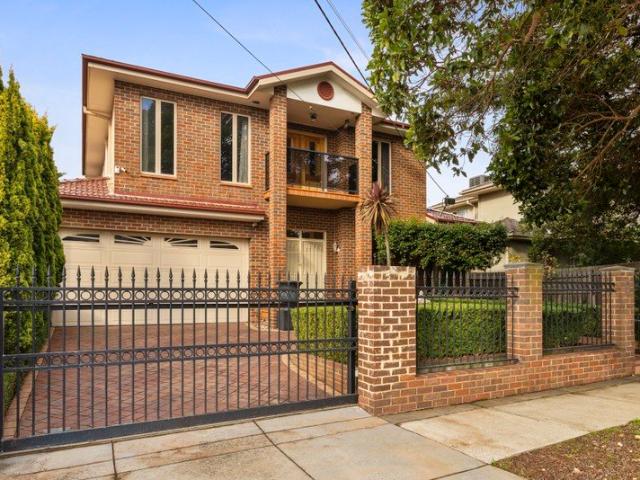 Central Glen Waverley location within double school zone