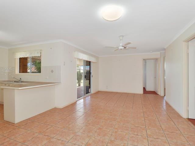 CENTRAL HERVEY BAY SPACIOUS HOME