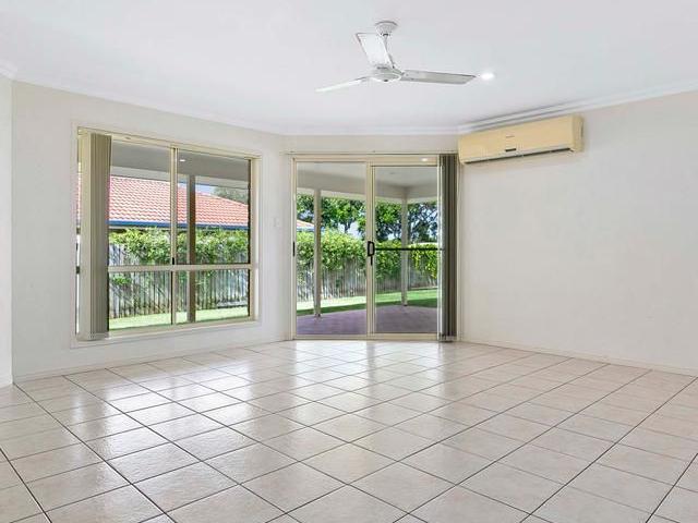 CENTRAL HERVEY BAY SPACIOUS HOME