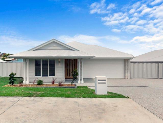 CENTRAL HERVEY BAY SPACIOUS HOME
