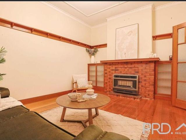 3 BEDROOM COTTAGE REAR LANE ACCESS