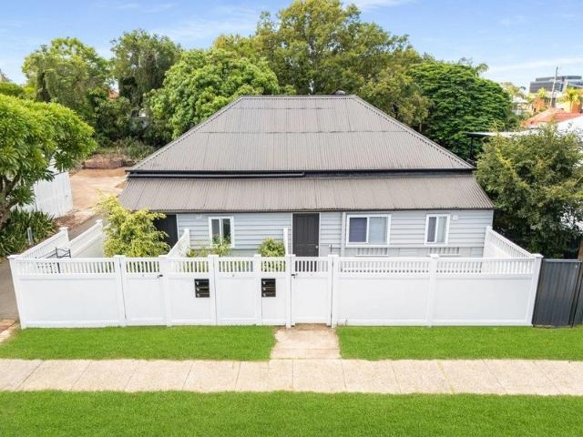CENTRAL IPSWICH STUDIO LIVING WITH ESSENTIALS INCLUDED