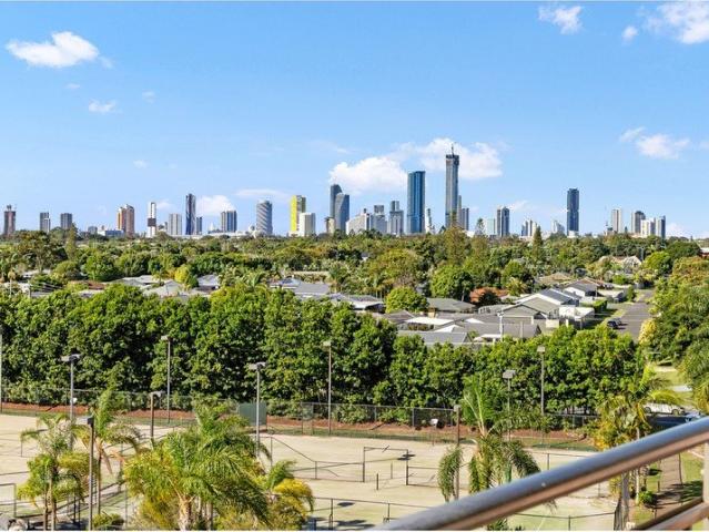 Central living with breathtaking skyline views