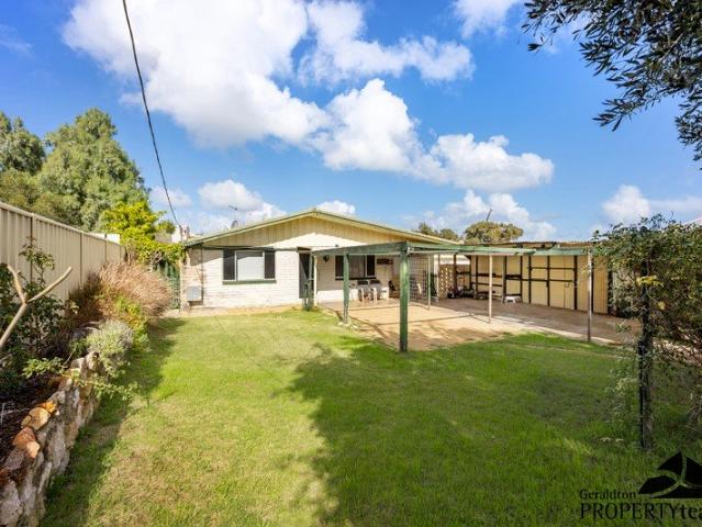 CENTRAL LIVING WITH SPACE FOR THE WHOLE FAMILY