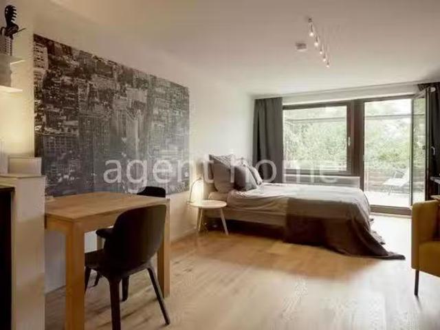 CENTRAL LIVING Gemütliche Wohnung mit Balkon