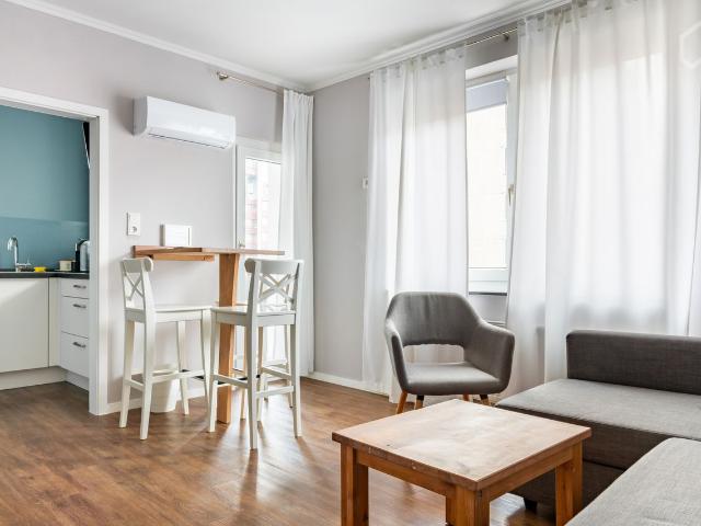 Central living in Cologne! Modern studio apartment with air conditioning, Koln Amsterdam Apartments for Rent