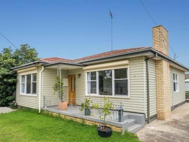 Central Living in Heavenly Hamlyn Heights