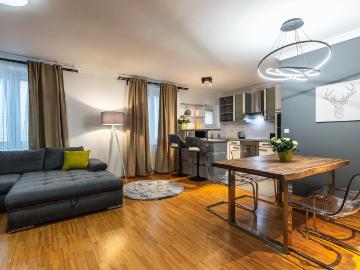 Central living in modern and spacious apartment