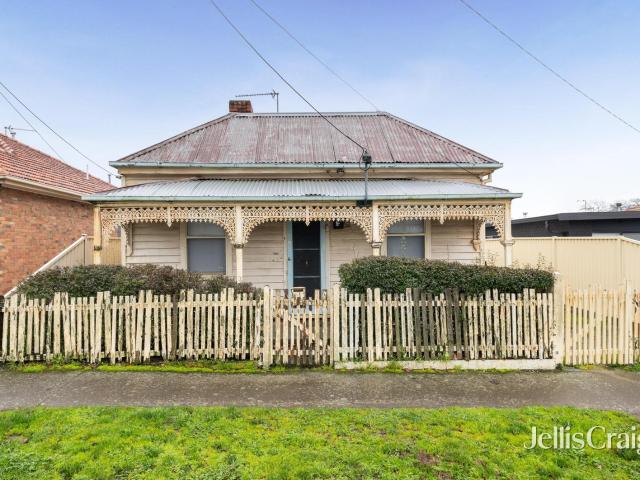 Central Location a Short Walk to CBD & Lake Wendouree