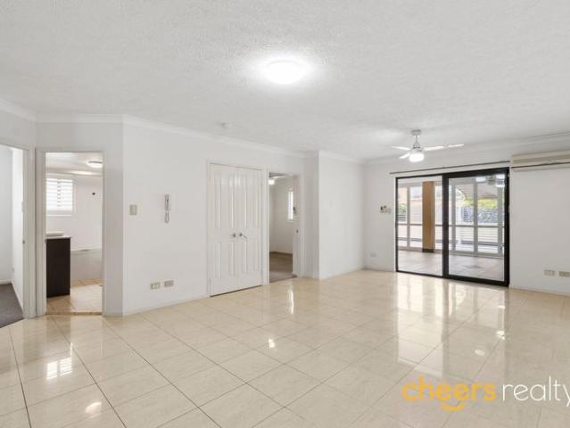 Central Location! Ascot School Catchment!