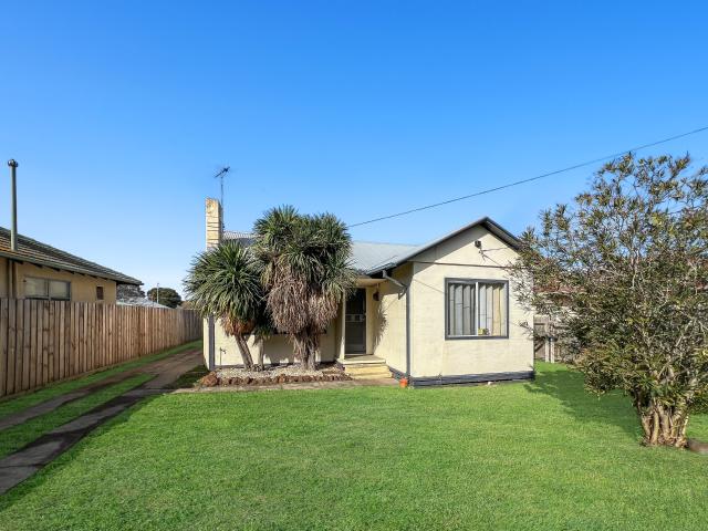 Central location close to shopping centre