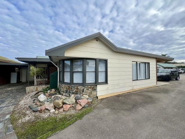 Central Location Fully Furnished Unit Long Term Rental