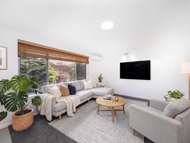 Central Location! Large one bedroom unit in small block