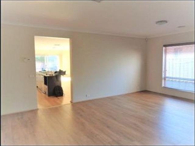 Central Location Spacious Single Storey 4 bedrooms Family Home