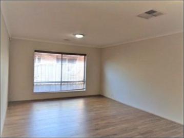 Central Location Spacious Single Storey 4 bedrooms Family Home