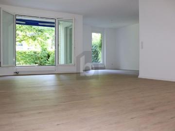 CENTRAL LOCATION WITH GARDEN SEATING AREA